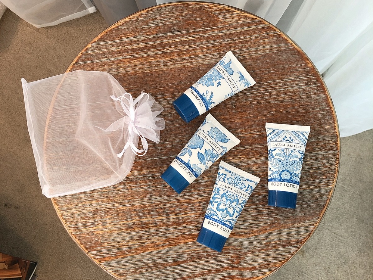【アメニティ】大人専用グランドルーム特典：ローラアシュレイ バスセット付