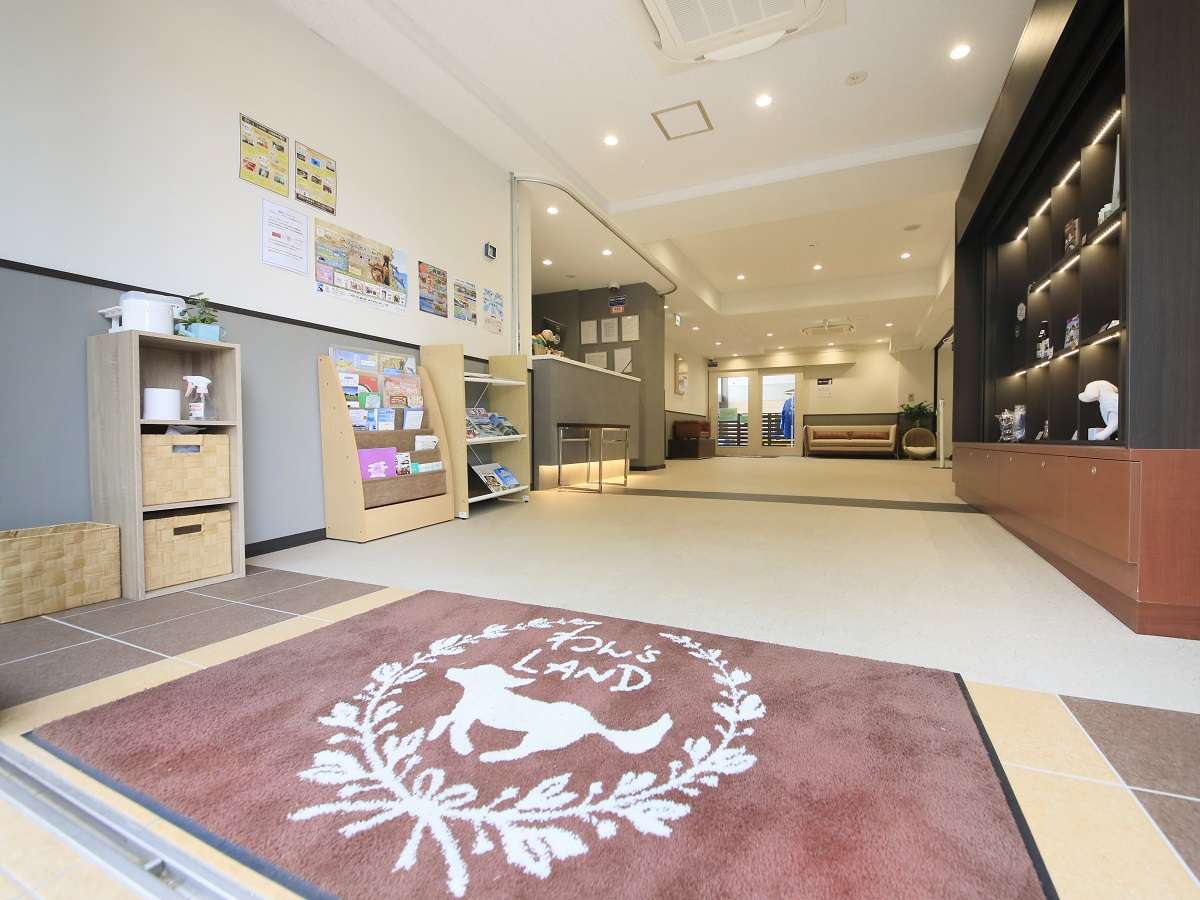 入り口はスロープになっており、子犬や小型犬でも安心♪