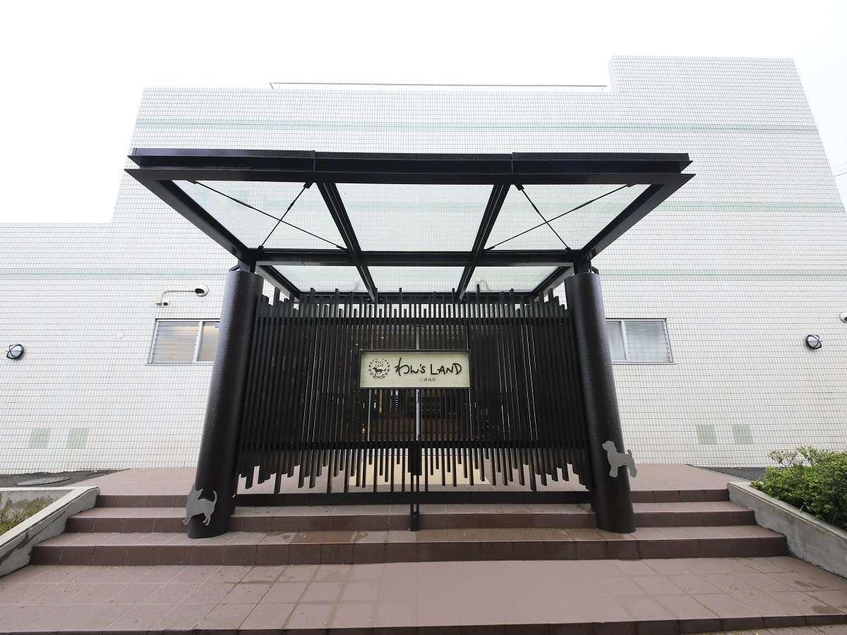 ブラウンの門を目指してお越しくださいませ。