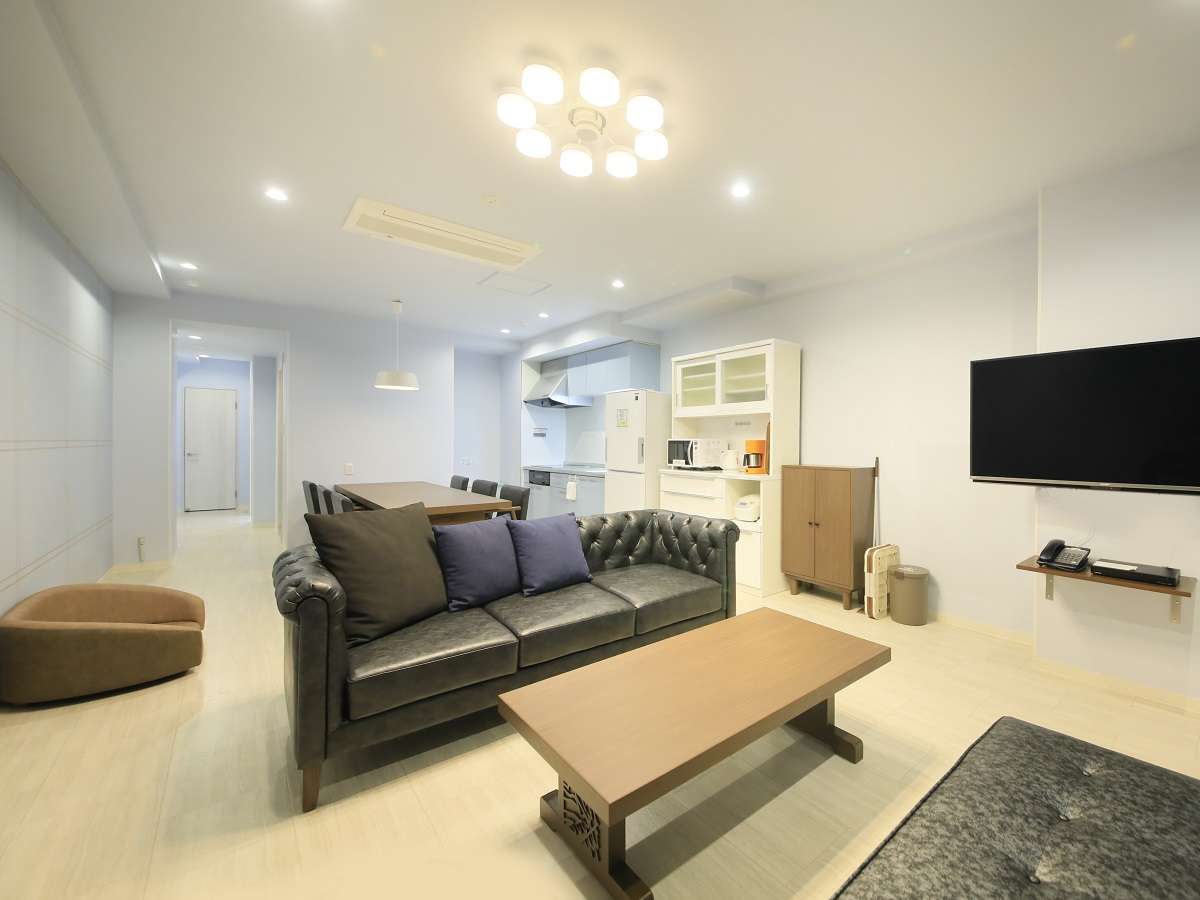 [ペット可・デラックスルーム]2LDKの洋室、または和洋室の6名定員の客室。