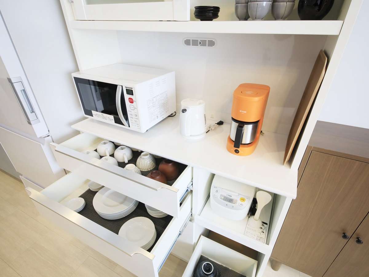[ペット可・デラックスルーム]基本の調理器具はしっかりと揃っております。※コーヒーメーカーは有料