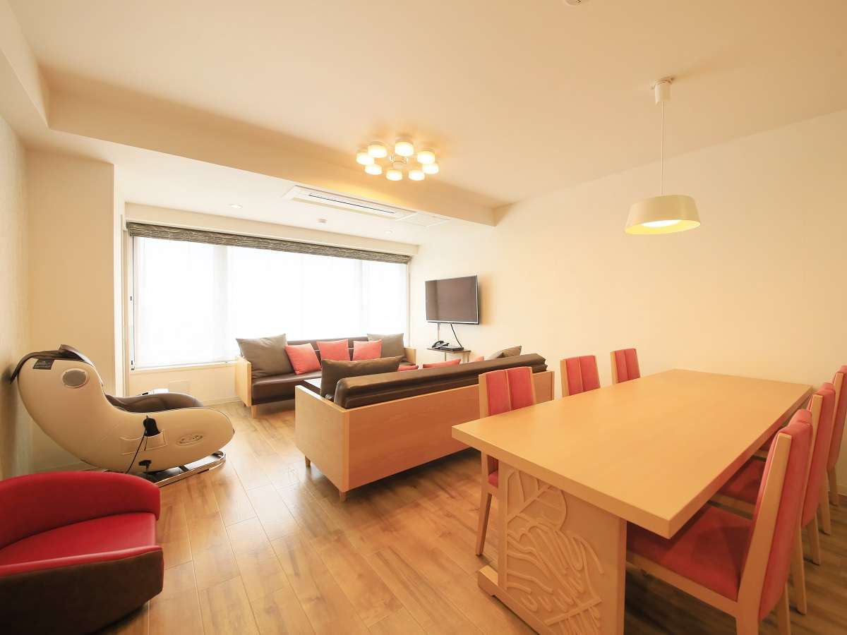 ペット可・デラックスルーム一例｜各部屋にご用意しているわんちゃん専用ソファが大人気です♪