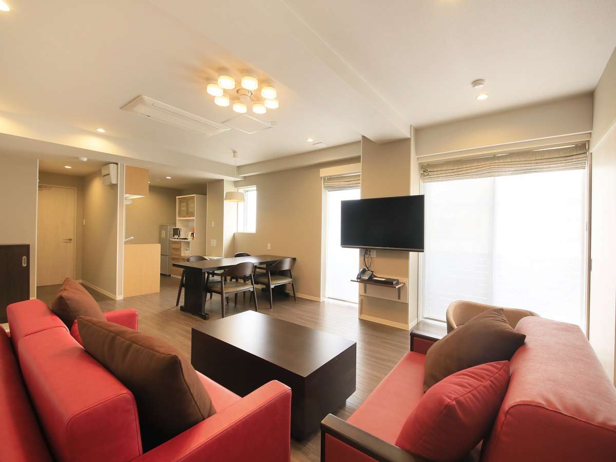 ペット可・スタンダードルーム一例｜キッチンの様子も見えるため、わんちゃんも安心です。