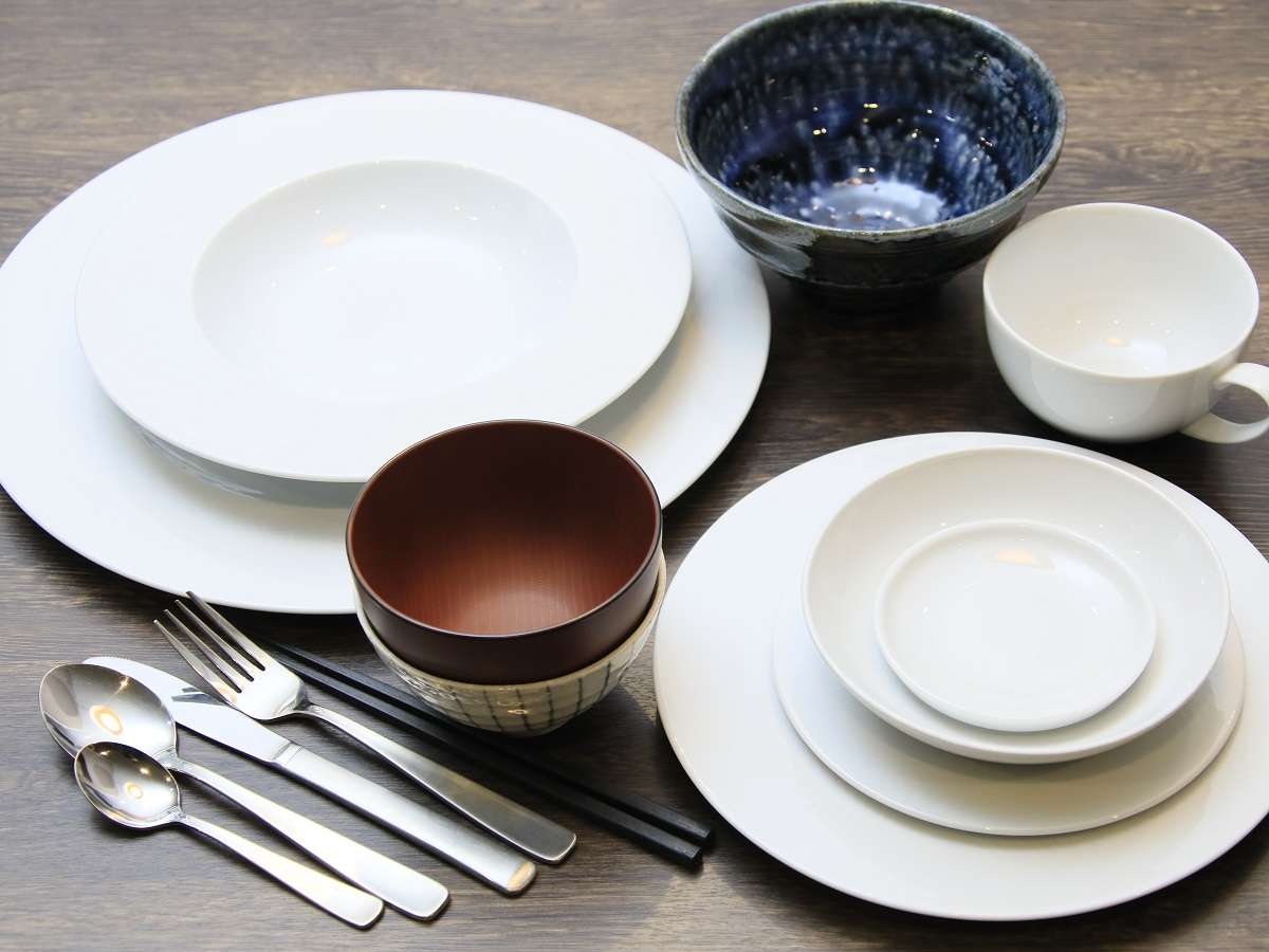 [全客室]食器・コップ類は数種類のご用意がございます。