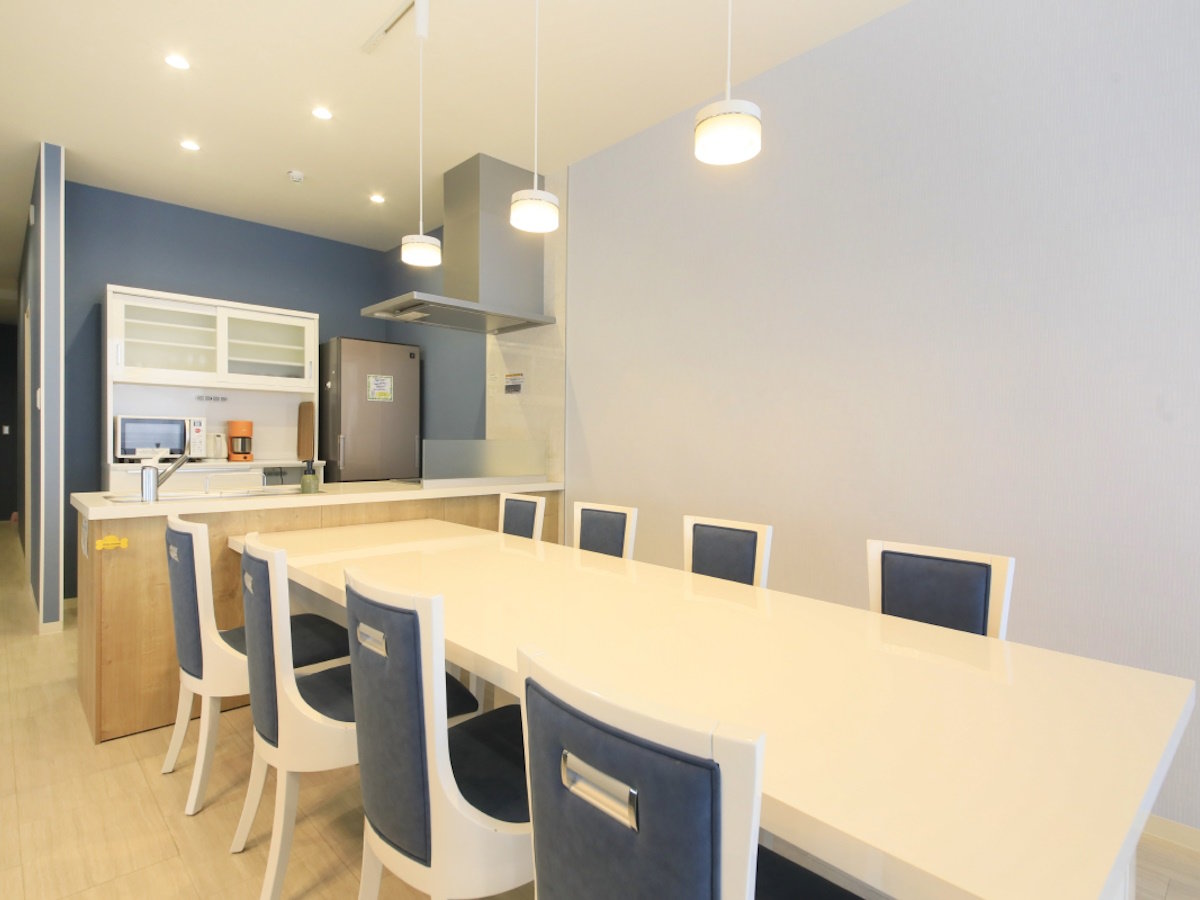 【ペット可・グランドルーム一例】広々としたテーブルで、みなさまでのお食事をお楽しみ下さい。