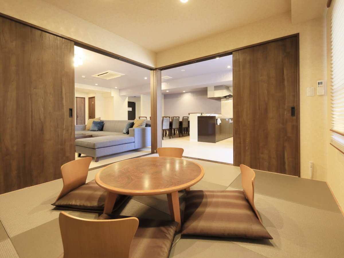 【デラックス一例】和室のある客室もございますので小さなお子様がいても安心です。※間取りのご指定不可。