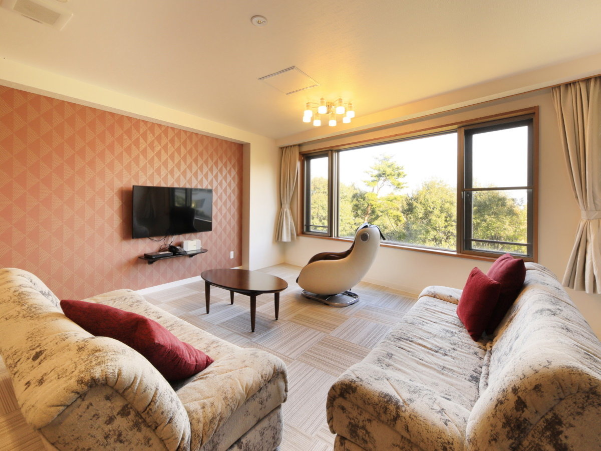 【デラックスルーム一例】65～100平米・2LDKまたは3LDKの客室。家族旅行・グループ利用にぴったり◎