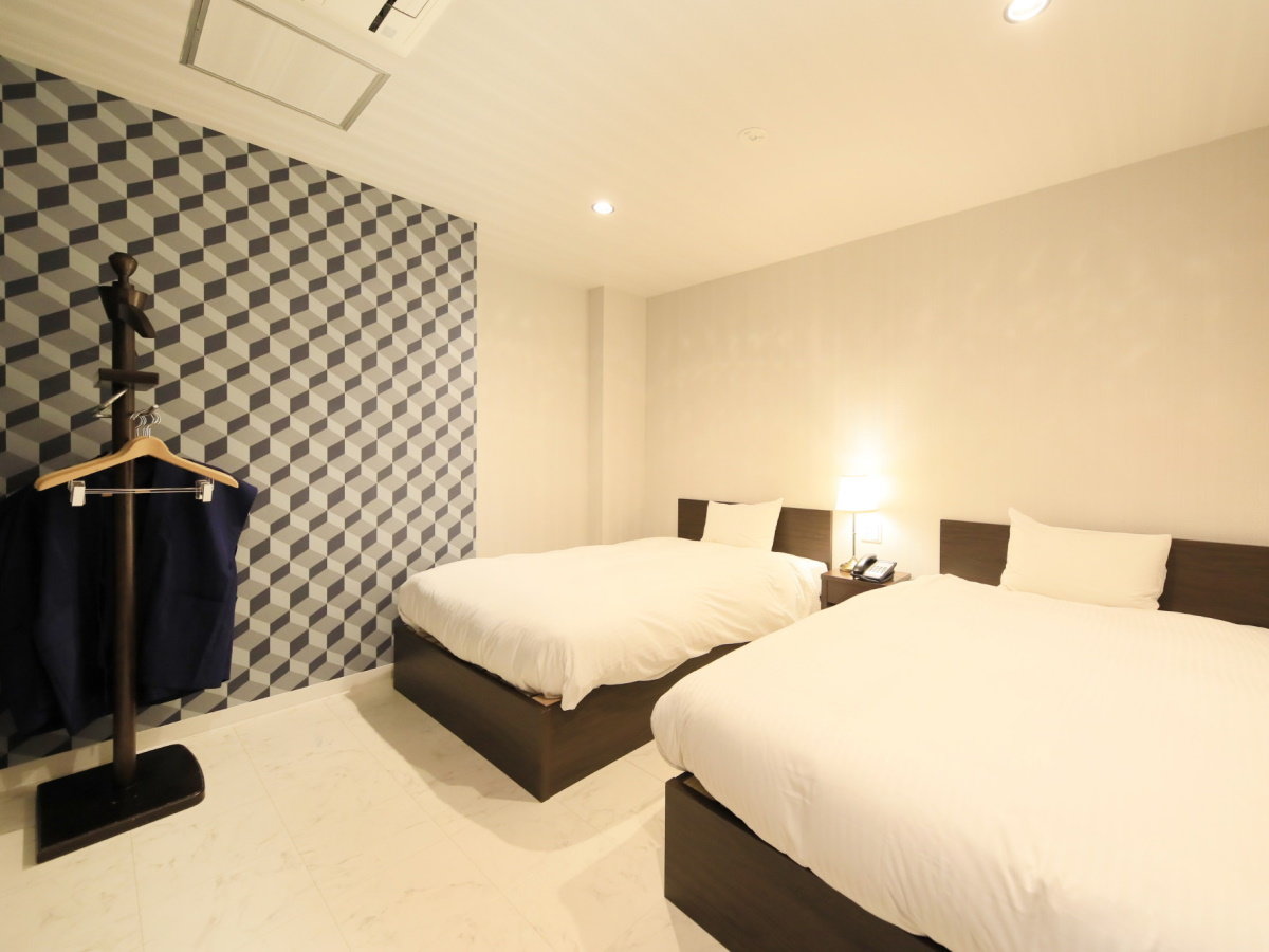 【ペット可・スタンダードルーム一例】ベッドルームにはセミダブルベッド2台をご用意しております。