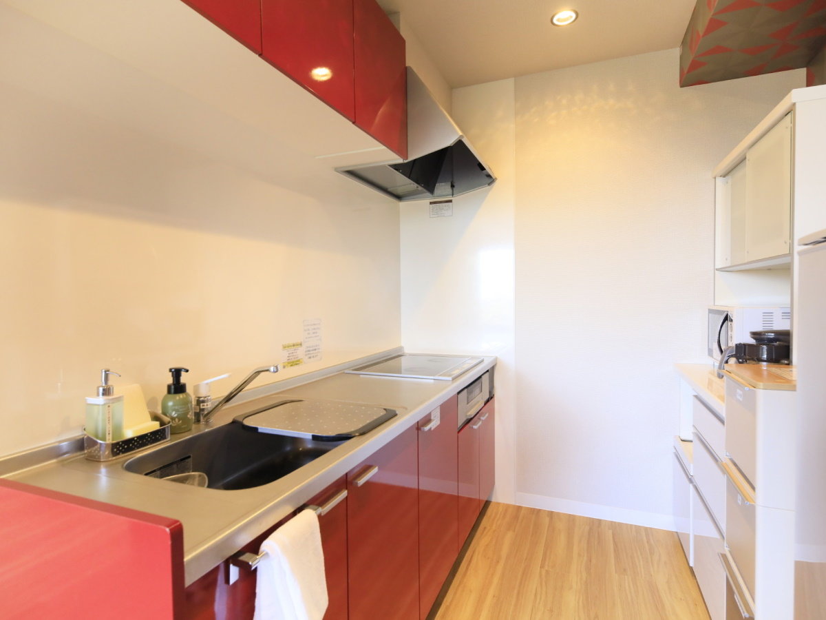 【スタンダードルーム一例】スタンダードルームでも十分な広さのキッチンを備え付けております。