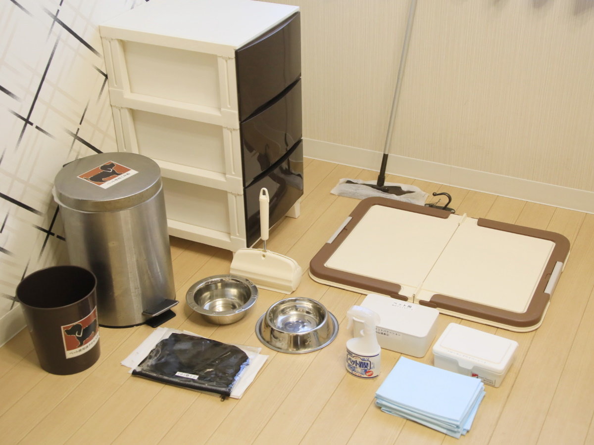 【ペット可・スタンダードルーム一例】ワンちゃん・ネコちゃんアメニティ完備。安心してご来館ください。