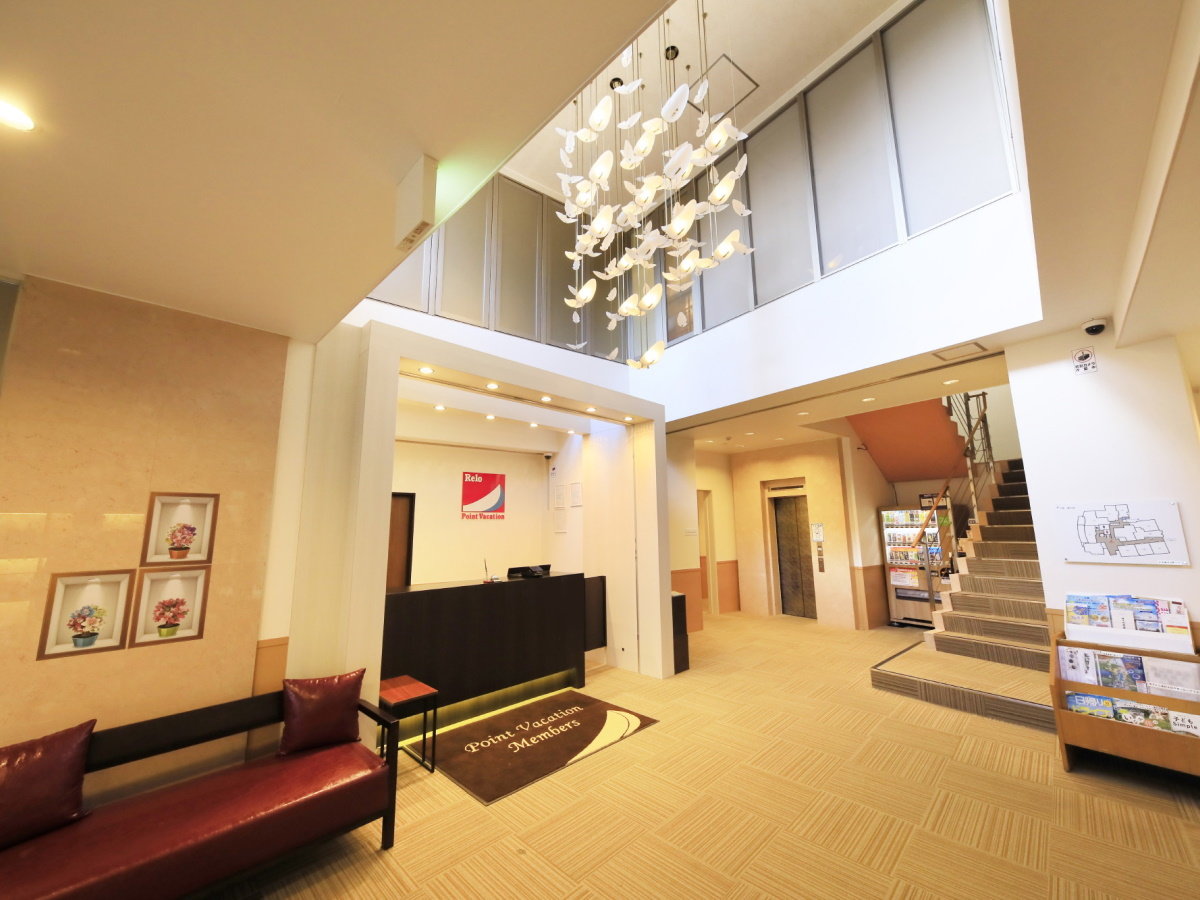 【フロント】チェックイン、チェックアウトはこちらで。お気軽にお声掛けくださいませ。