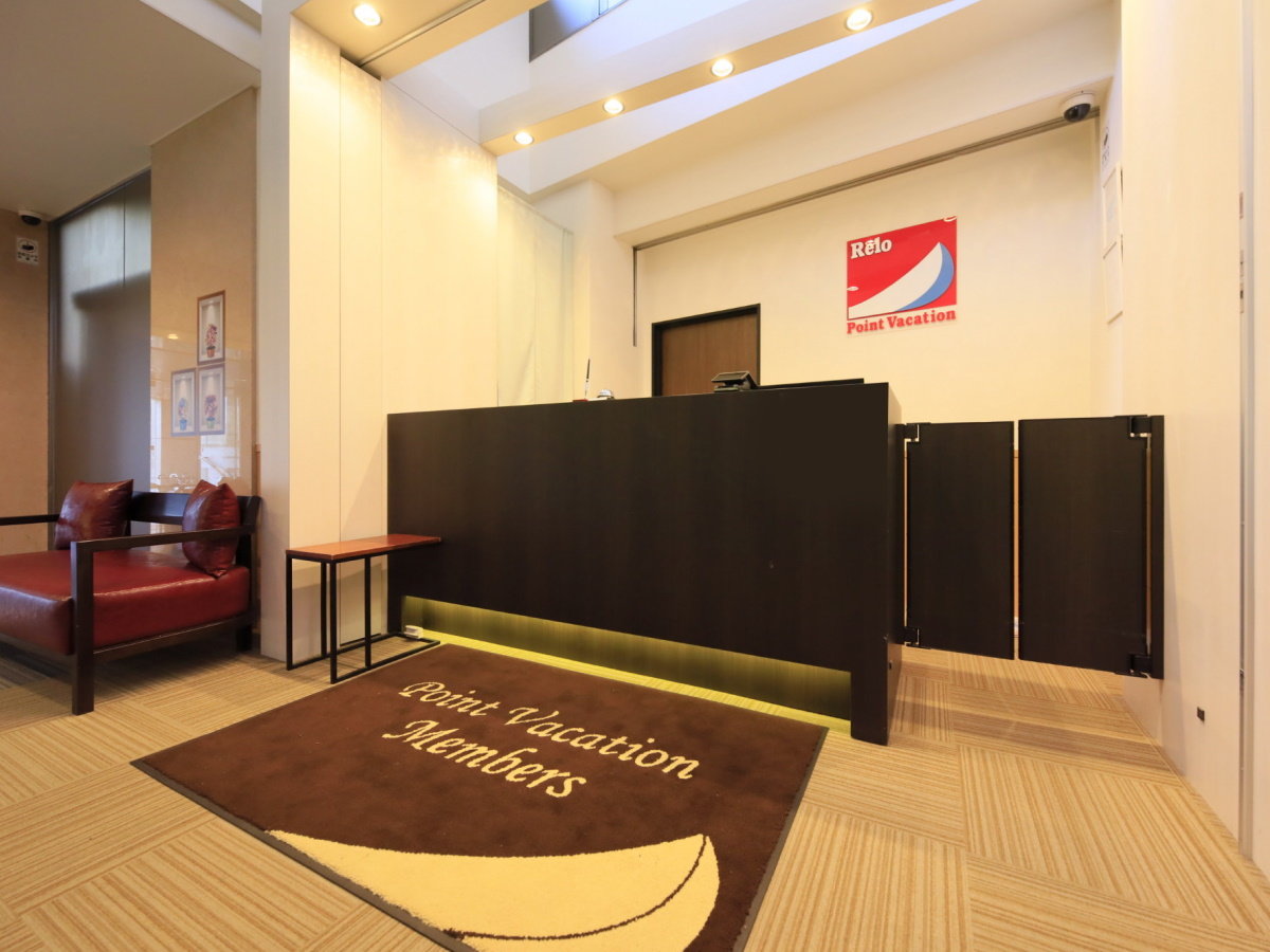 【フロント】チェックイン、チェックアウトはこちらで。お気軽にお声掛けくださいませ。