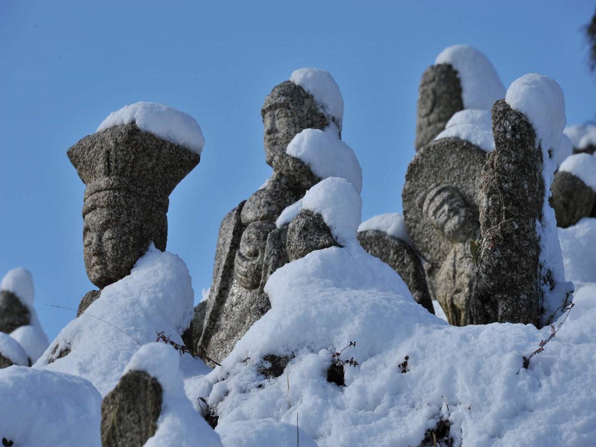 【竹成大日堂】約500体の五百羅漢が鎮座し表情がすべて異なる事で有名（当館より車で約10分）