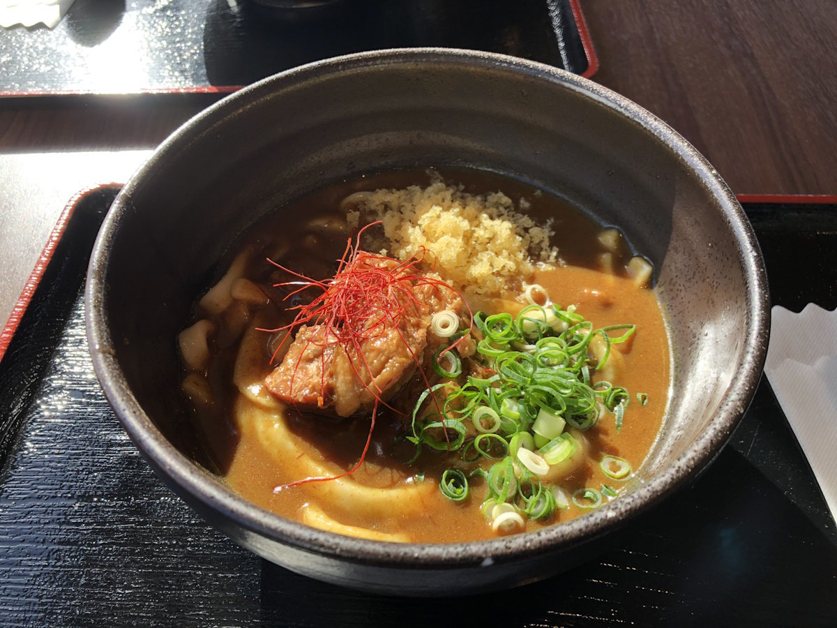 【御在所カレーうどん】御在所山上のレストランにて販売。山上でのカレーうどんは格別です。