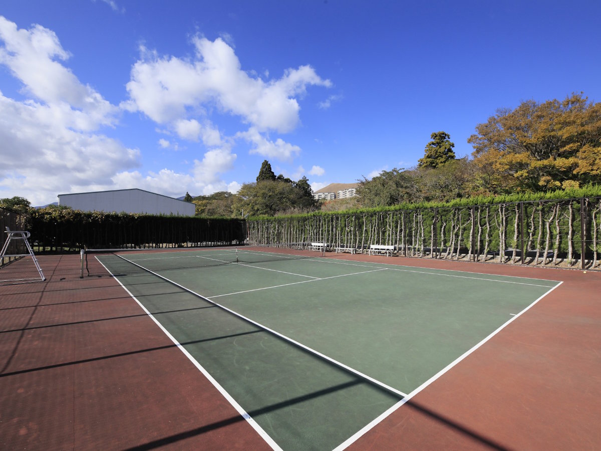 【テニスコート】有料 当日フロントにてご予約が必要となります。