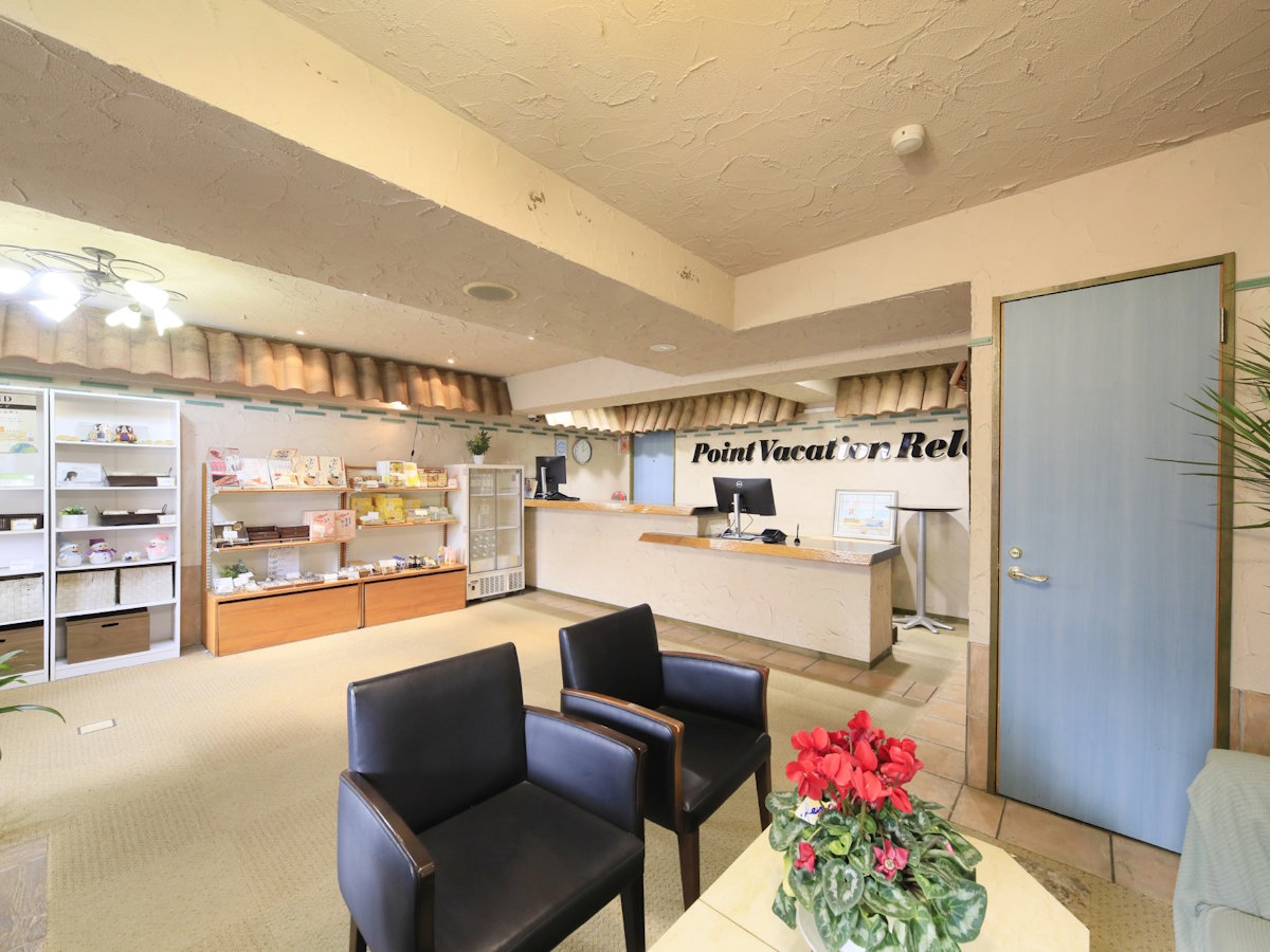 【フロント】チェックイン、チェックアウトはこちらで。お気軽にお声掛けくださいませ。