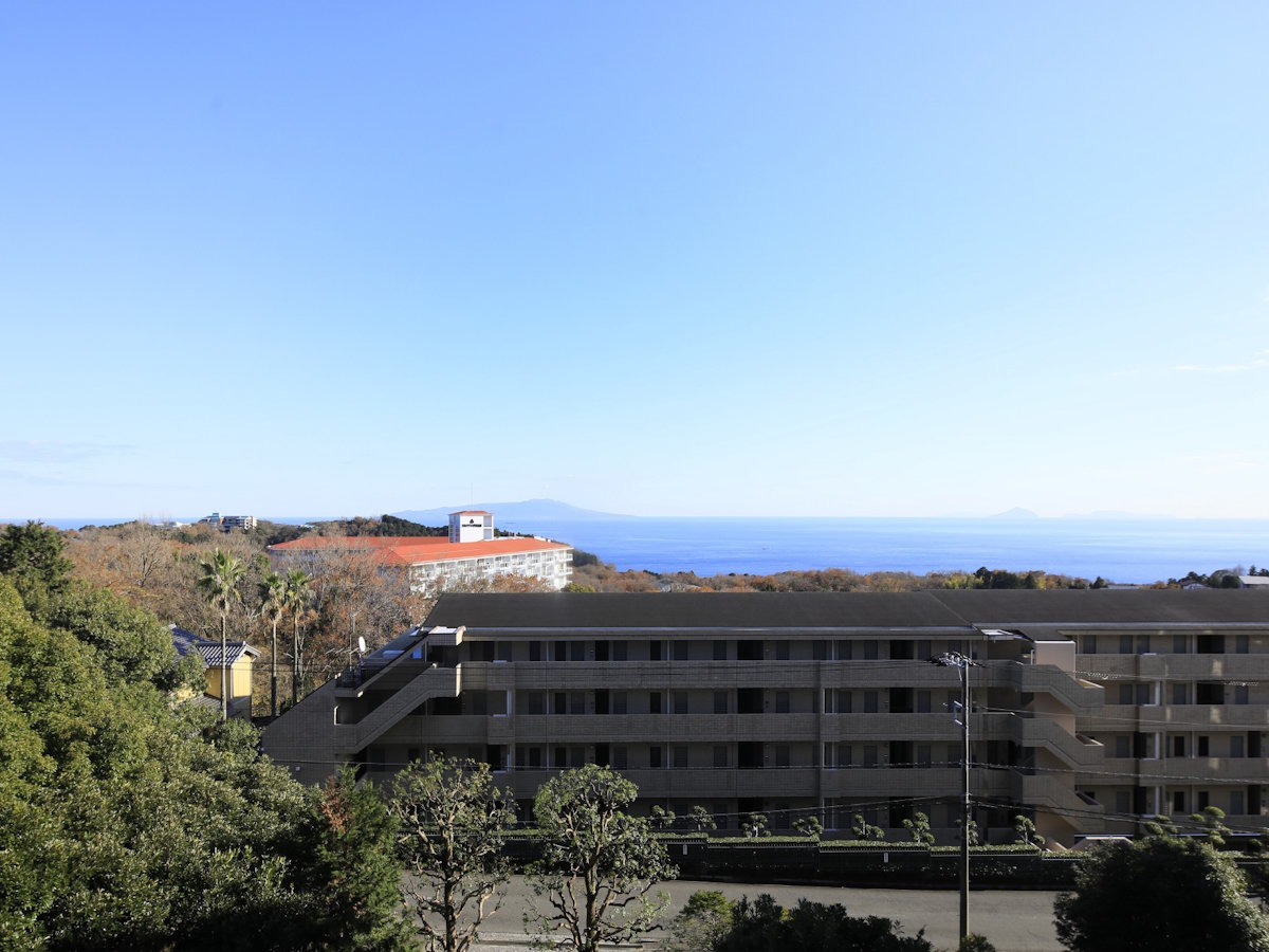 【スタンダードルーム一例】天気のいい日には客室から伊豆大島が見えます。※客室により異なる