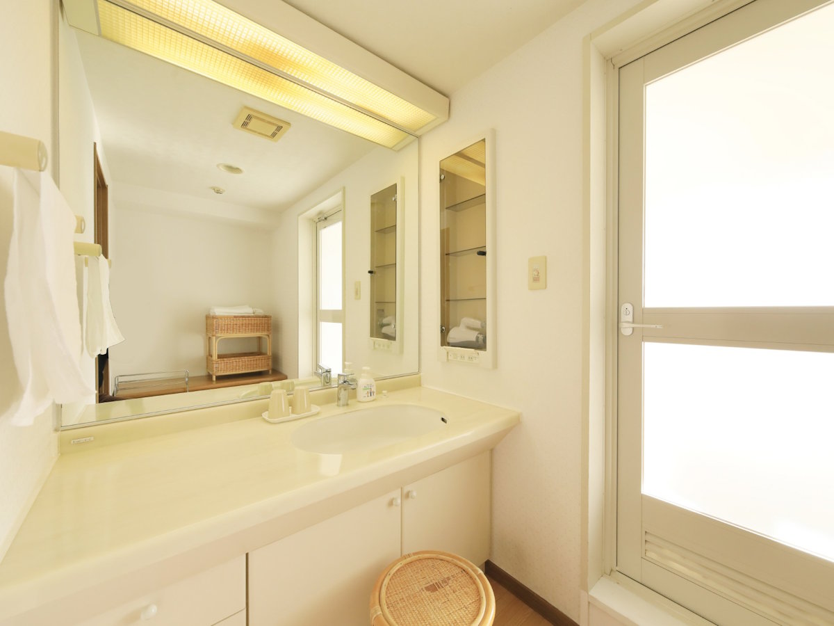 【グランドルーム一例】大きな洗面台で住まうようにご宿泊頂けます。