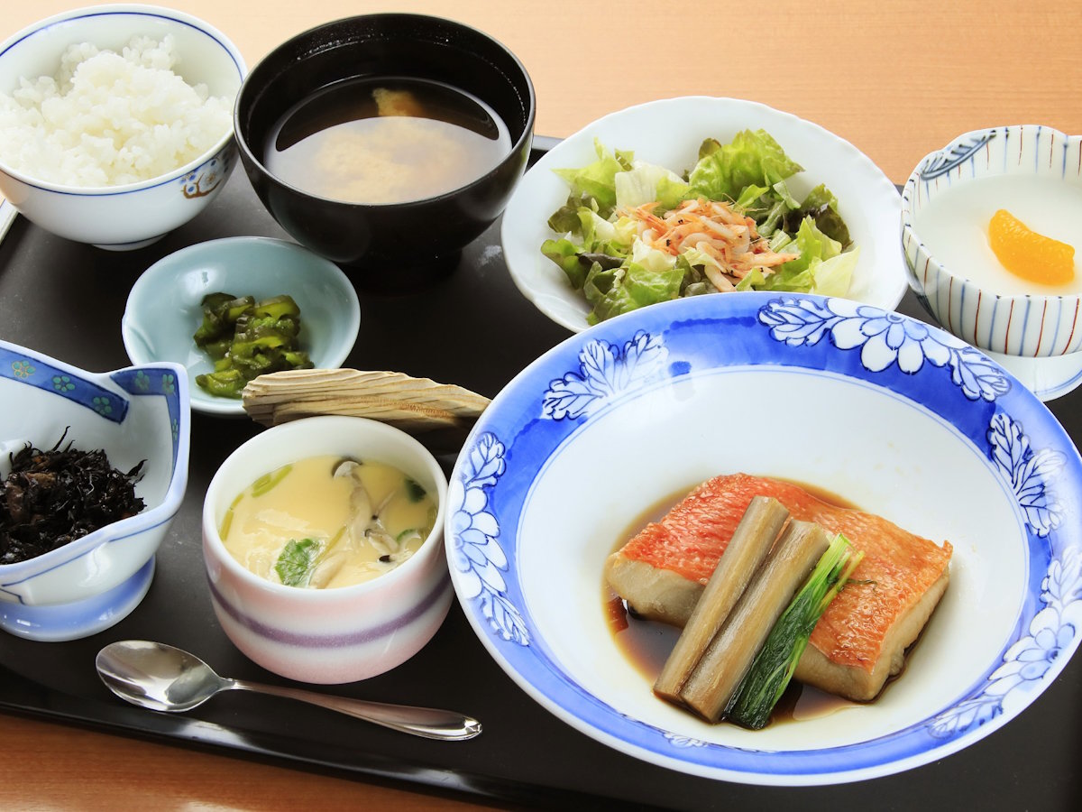 【金目の煮付け膳】地元で人気の「萬望亭」さんの仕出し料理