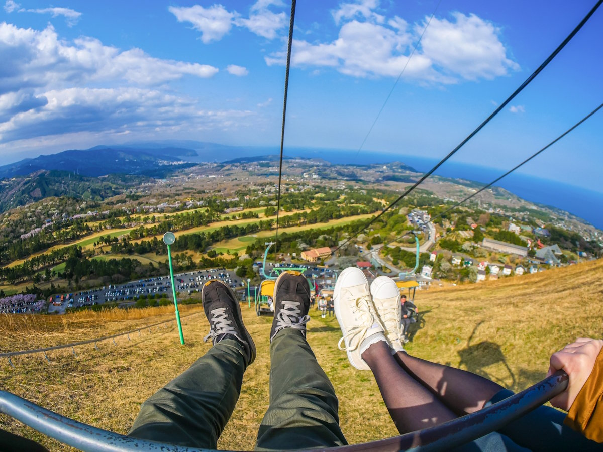 【大室山リフト】大室山山頂まで約6分間の空中散歩が楽しめます（当館より車で約6分）