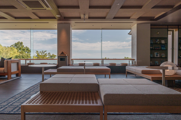 ロビーラウンジ