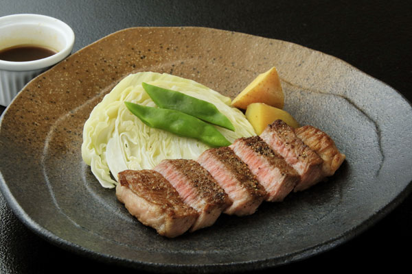 夕食・お肉料理※一例