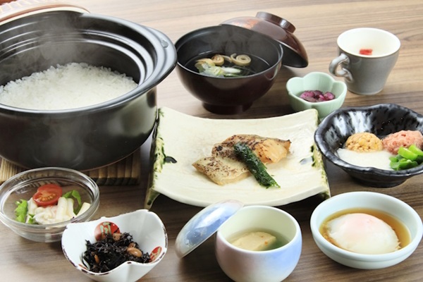 朝食