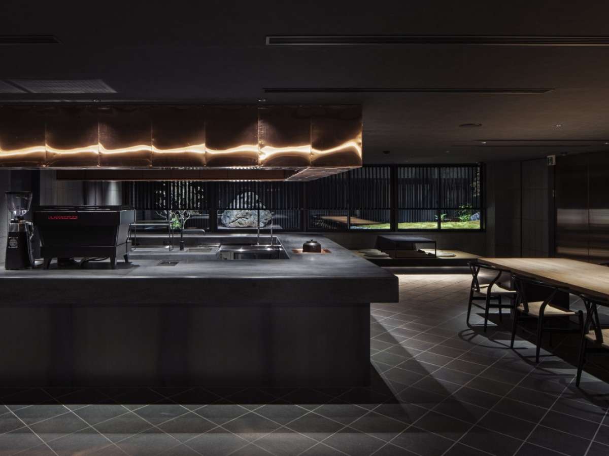 cafe & bar oku