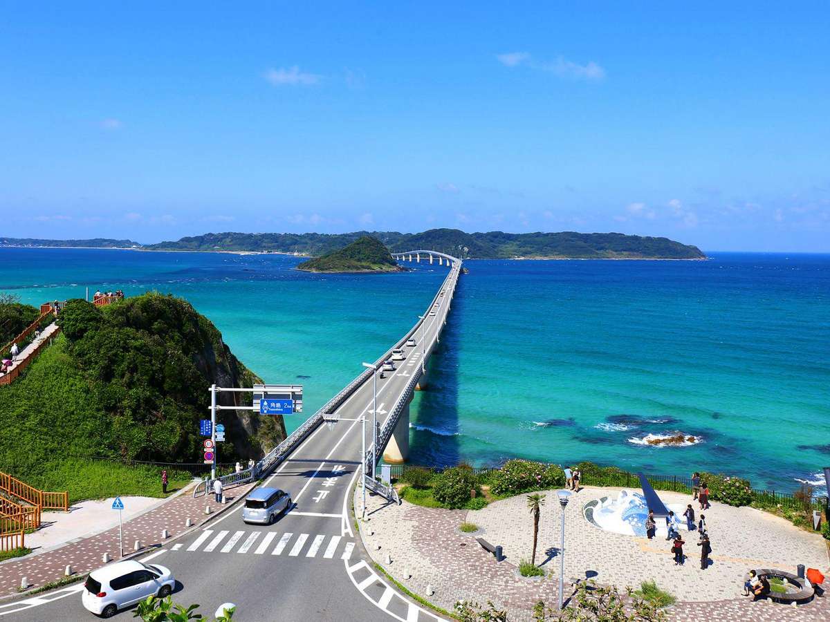 ホテルからすぐの角島大橋