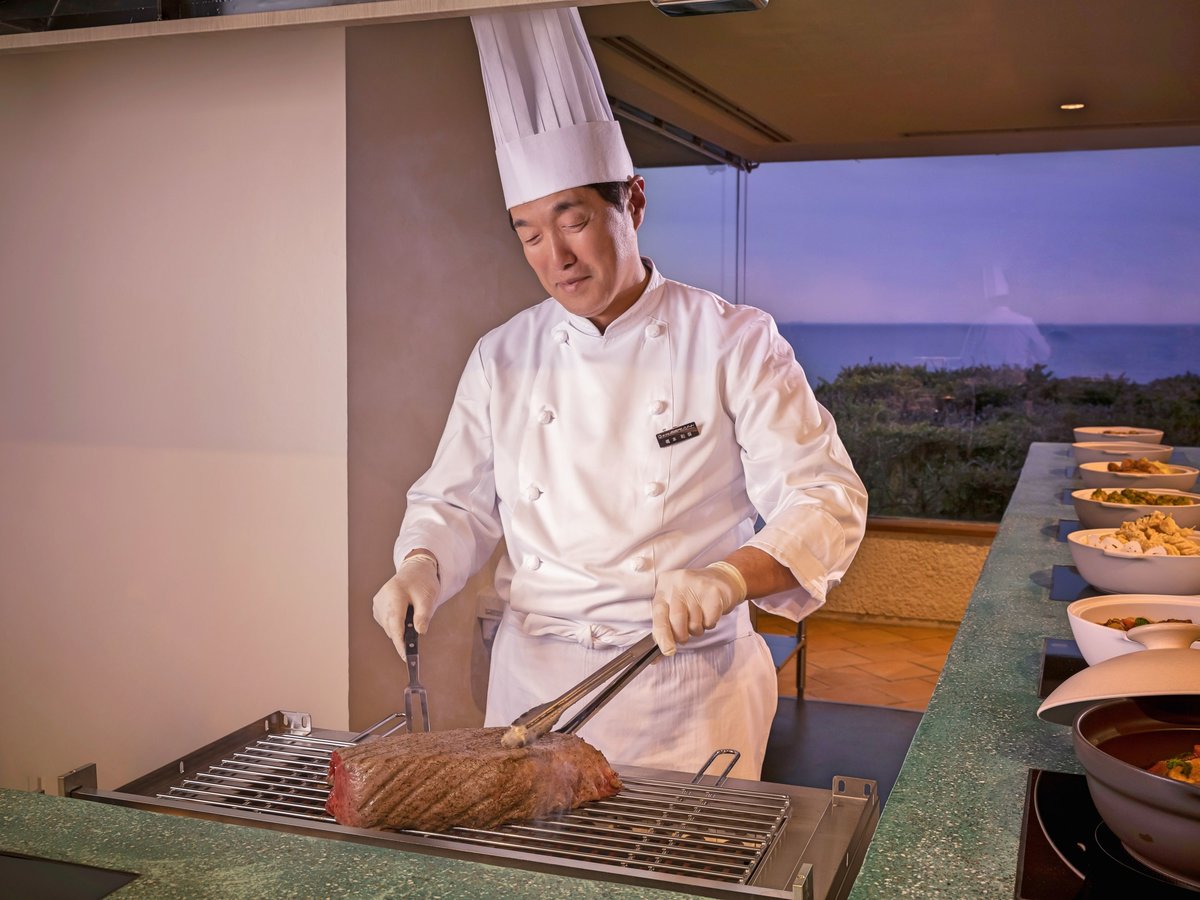 スペシャルメニュー「牛肉のころがし焼き」ライブキッチンで調理いたします【ディナービュッフェ】