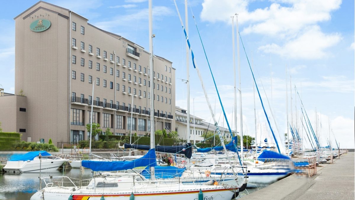 ヨットハーバー側外観