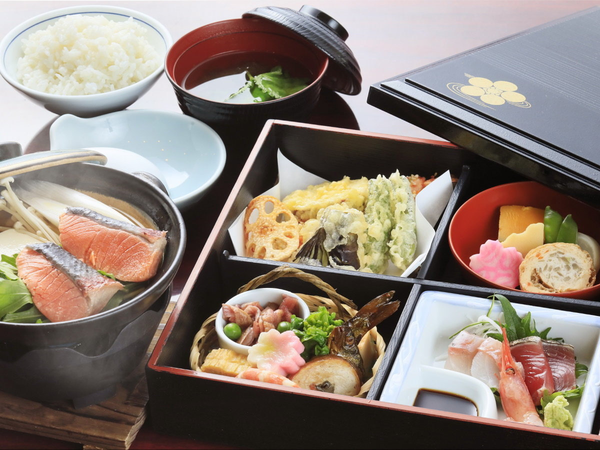 【夕食】松花堂御膳　季節の小鍋付