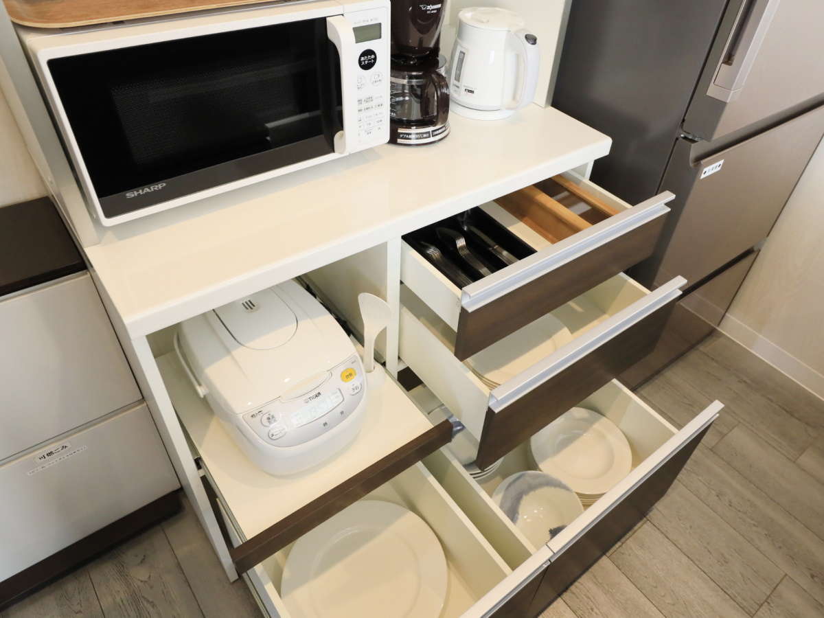 【客室備品一例】全室コンドミニアムタイプで、暮らせる設備が満載です。※コーヒーメーカーは有料