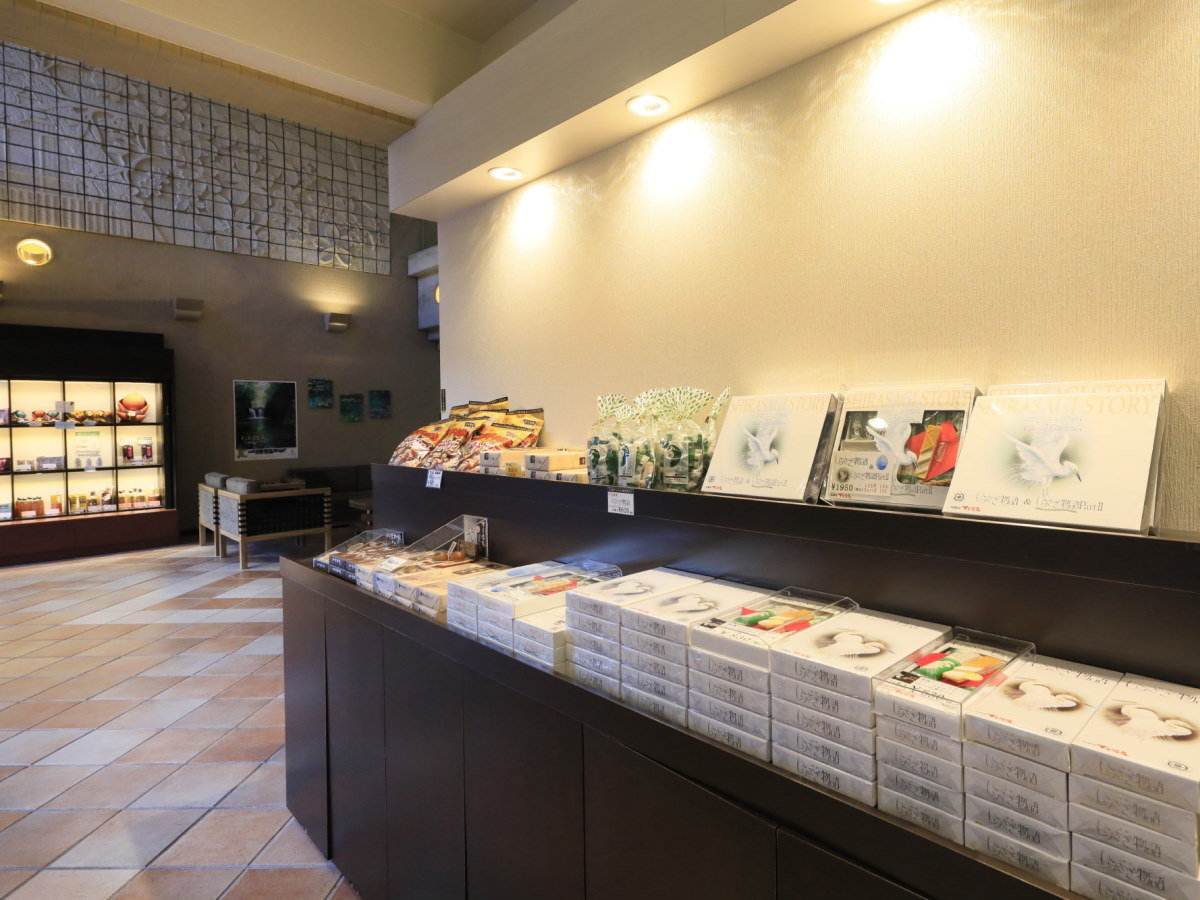 【フロント】下呂ならではのお土産を販売しています。