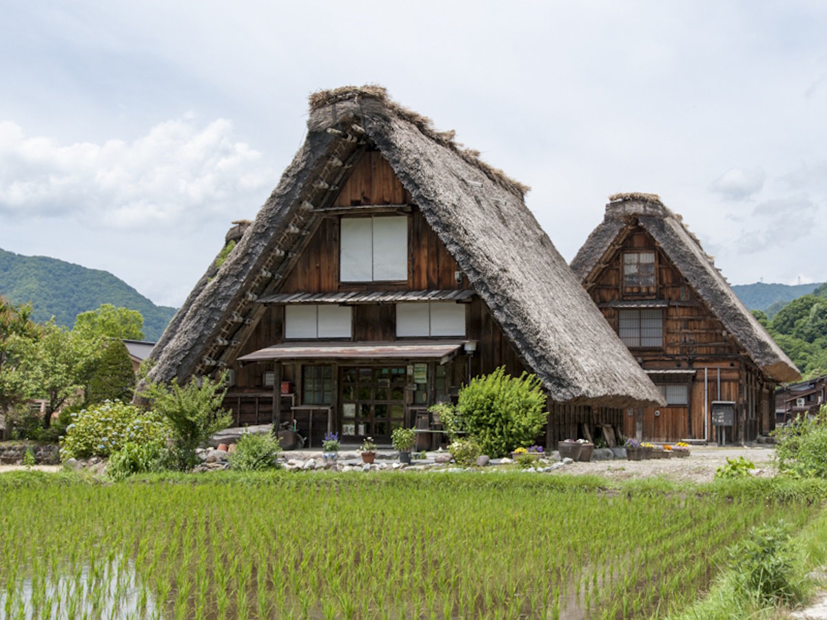【白川郷集落】世界遺産でもある合掌造り集落。懐かしい日本の原風景が広がる（当館から車で1時間40分）