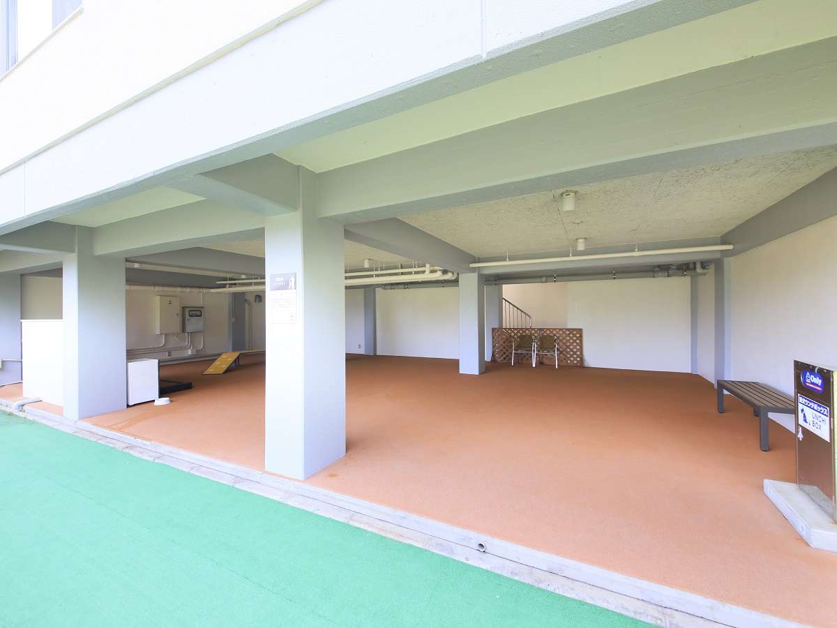 【ドッグラン】雨の日でも安心！屋根付のドッグランもございます。