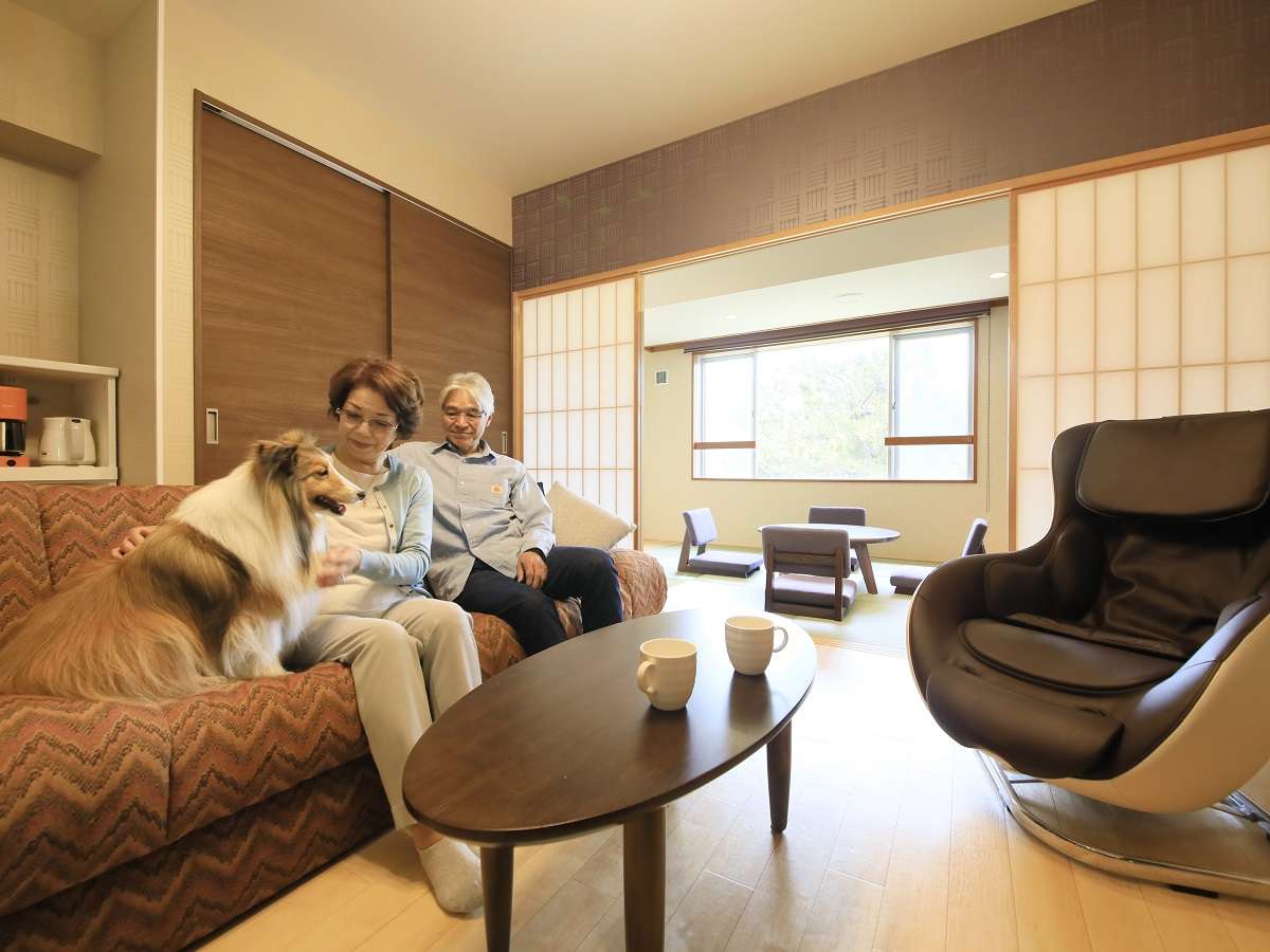 【ペット可・デラックスルーム一例】お部屋にはマッサージチェアもご用意。