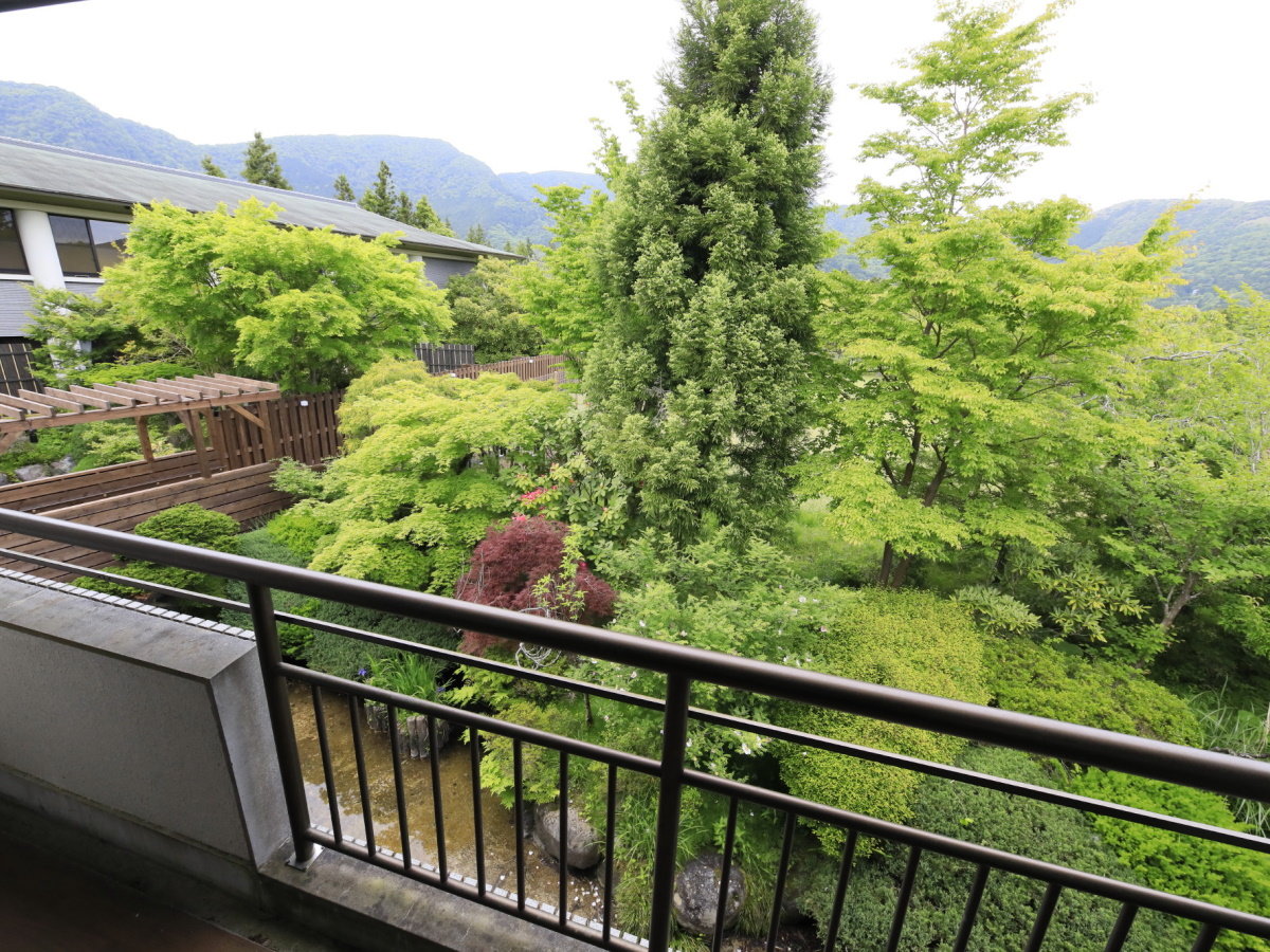 【ペット可・ジャグジールーム一例】お部屋からは箱根の景色を眺めることができます※客室により異なります