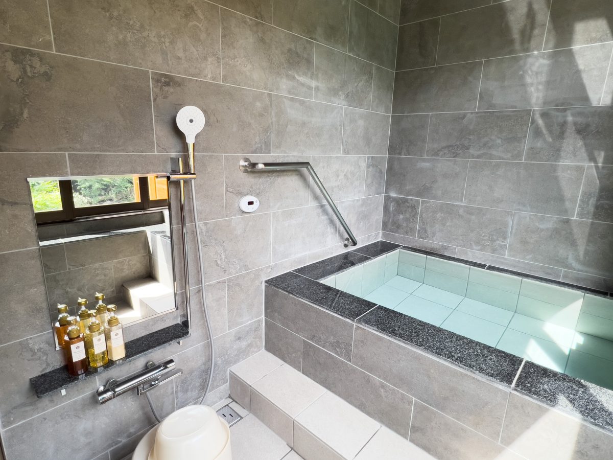 温泉半露天風呂付和室2Bed 102号室