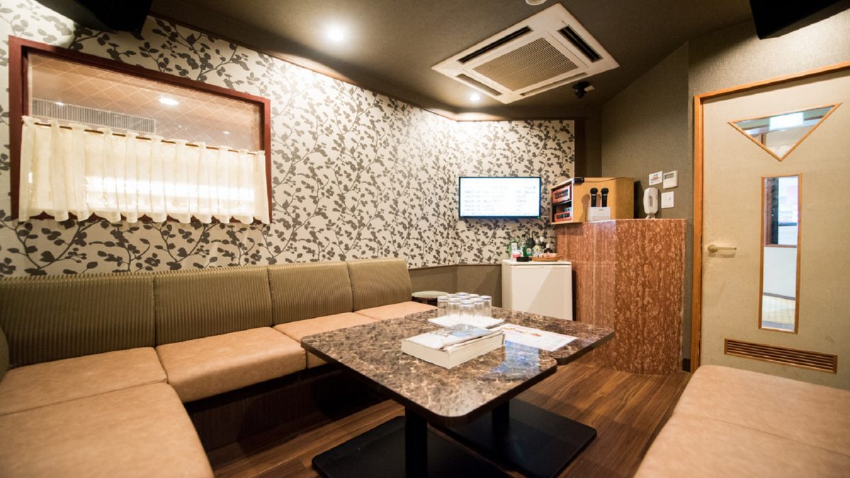 カラオケルーム「おしゃべり横丁」